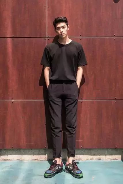 休闲西裤配什么上衣男