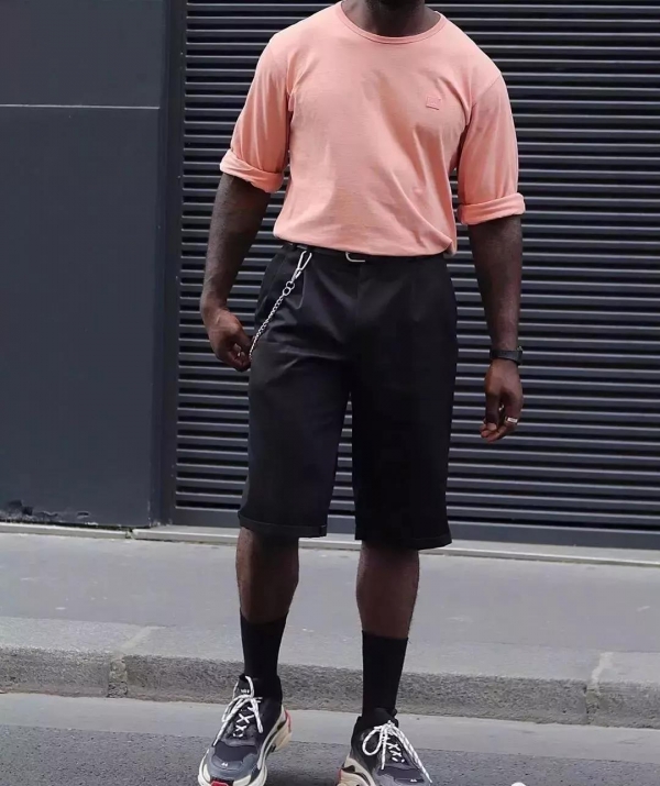 皮肤黑的男生穿什么颜色好看 皮肤黑的男生穿衣搭配
