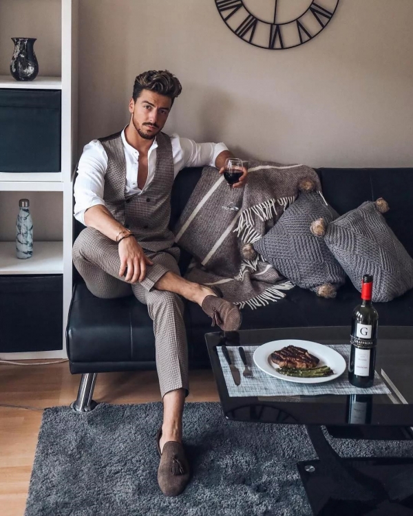 男生九分裤怎么搭配 男九分裤搭配什么衣服