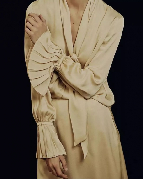 今年流行穿什么颜色的衣服 夏天穿什么颜色的衣服好看