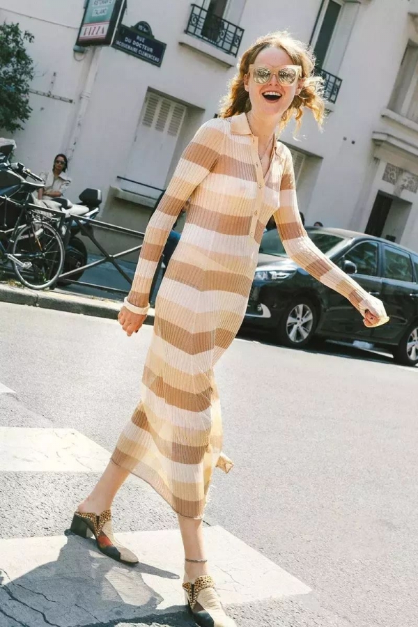 今年流行穿什么颜色的衣服 夏天穿什么颜色的衣服好看