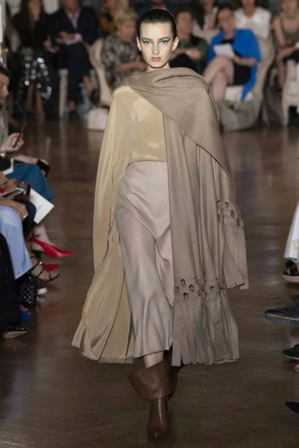 莫兰迪色衣服 2025秋冬流行色