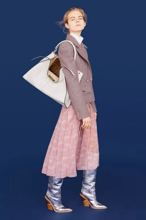 莫兰迪色衣服 2025秋冬流行色