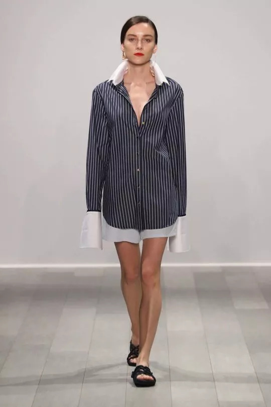 今年秋天流行什么衣服 衬衫搭配衬衫好看