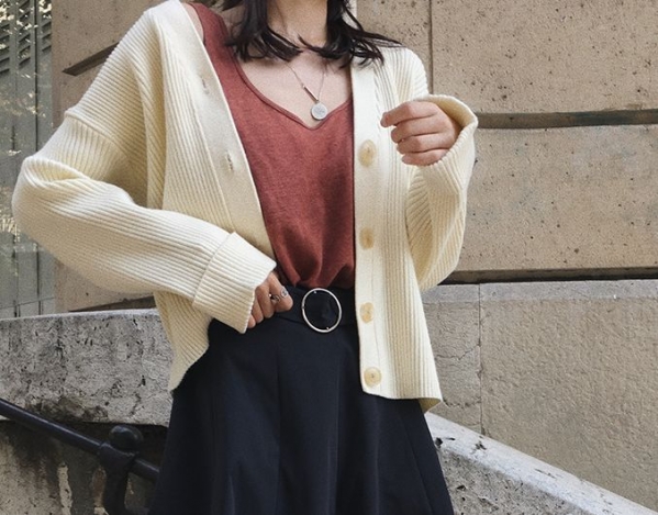 秋天针织衫怎么搭配衣服 2025最流行的针织衫