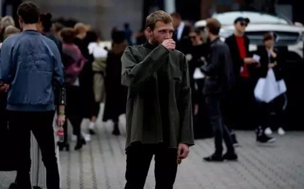 今年男生流行什么颜色衣服 男生穿什么颜色衣服好看