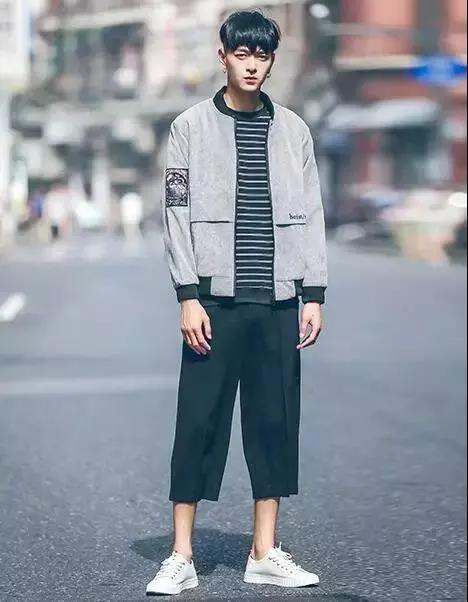 秋天穿什么类型衣服男 男生国庆旅游穿什么