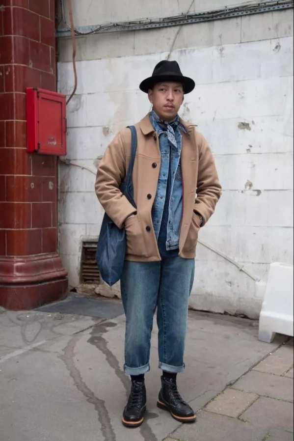 秋天男生穿什么颜色的衣服好看 国庆出行穿什么颜色