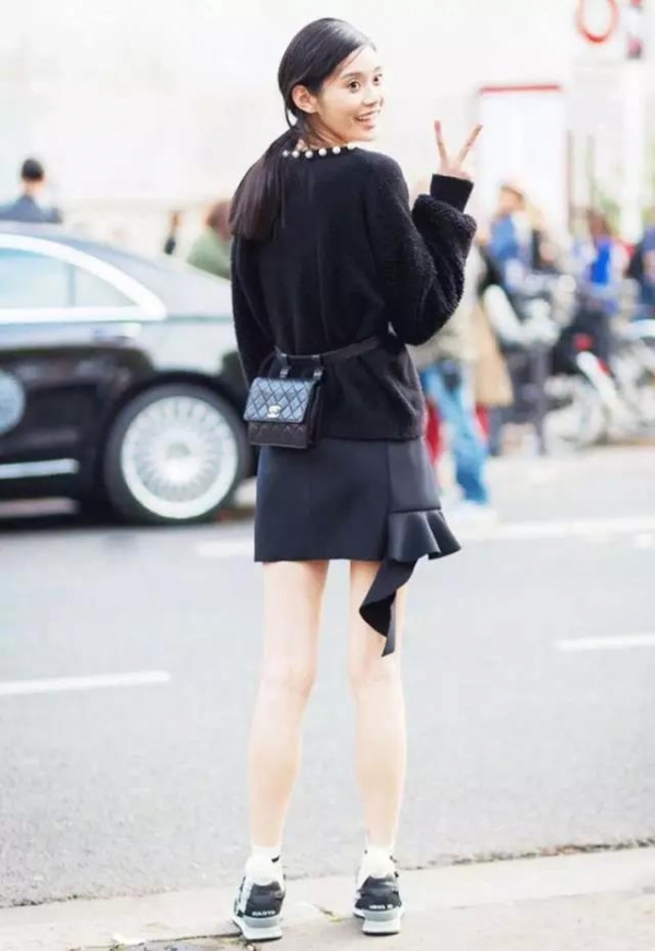 腰包怎么背好看图女 女生旅游背什么包好