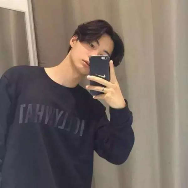 男生秋冬什么发型好看 男生今年流行的发型
