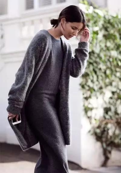 女生秋天毛衣外套怎么搭配 女生秋天穿什么衣服好看
