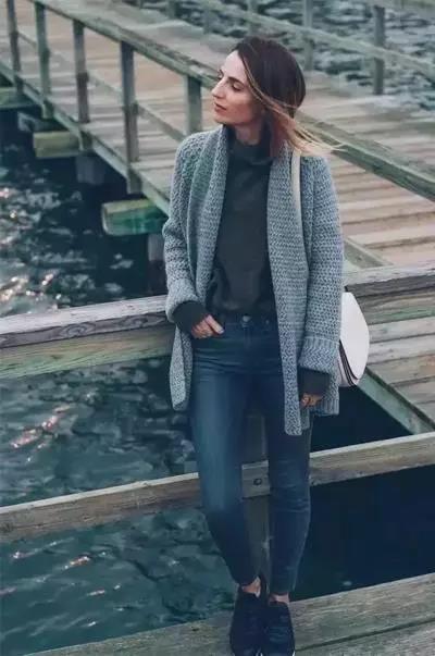 女生秋天毛衣外套怎么搭配 女生秋天穿什么衣服好看