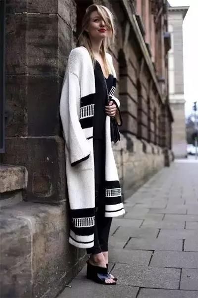 女生秋天毛衣外套怎么搭配 女生秋天穿什么衣服好看