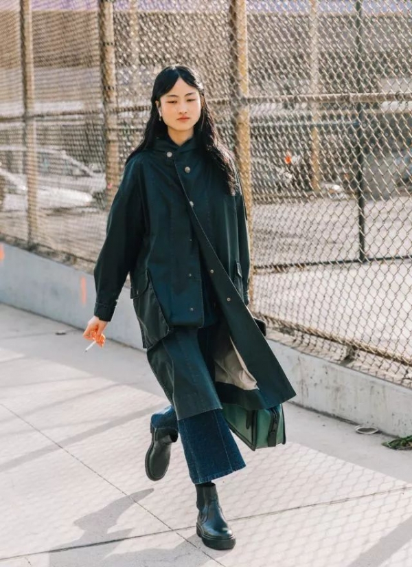 秋天风衣怎么穿好看 今年秋天流行什么衣服
