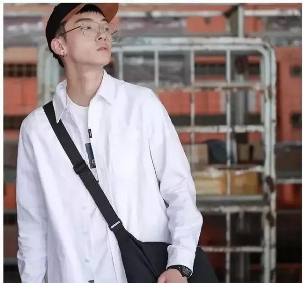 秋季男生衬衣怎么穿好看 秋天男生穿什么衣服好看