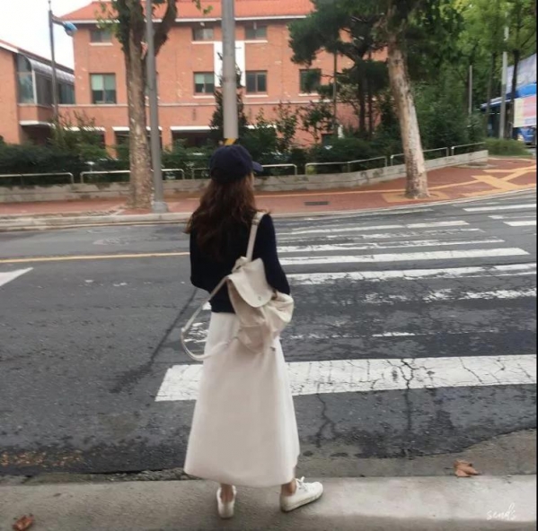 秋冬女生怎么穿衣搭配 极简复古风格穿搭