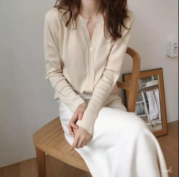 秋冬女生怎么穿衣搭配 极简复古风格穿搭