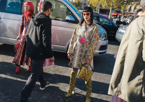 今年秋冬流行什么穿什么衣服 2025最流行穿衣搭配