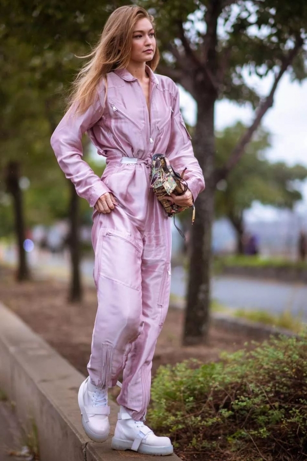 今年秋冬流行什么穿什么衣服 2025最流行穿衣搭配