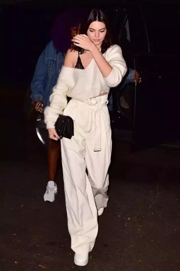 女生秋天穿什么裤子好看 秋冬适合穿什么裤子