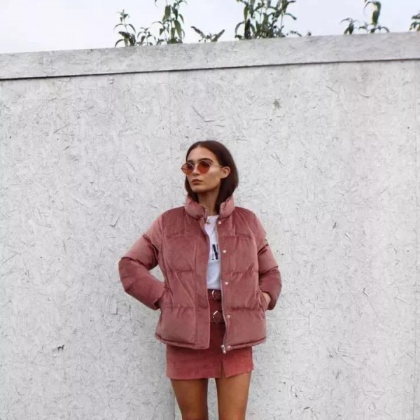 秋冬丝绒衣服怎么搭配 今年秋冬流行穿什么衣服