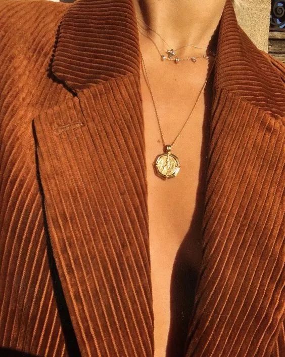 灯芯绒衣服怎么搭配 今年秋冬流行穿什么衣服