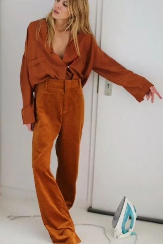 灯芯绒衣服怎么搭配 今年秋冬流行穿什么衣服