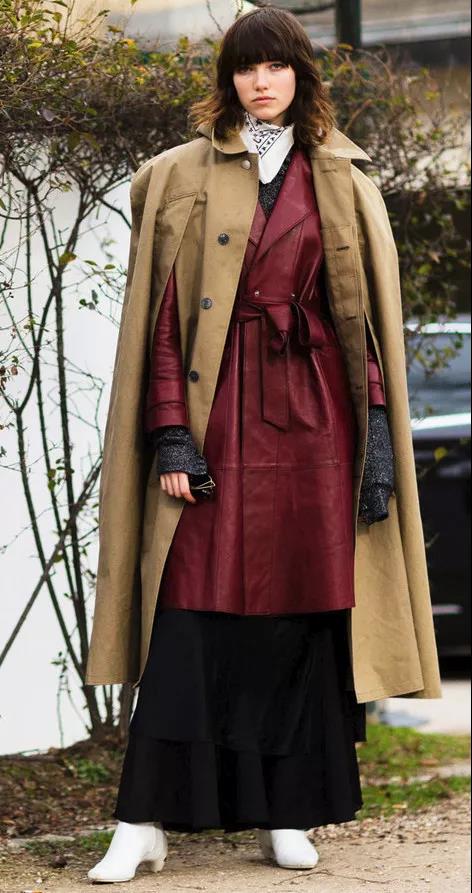 女生秋冬穿什么颜色的衣服好看 今年秋冬流行穿什么颜色的衣服