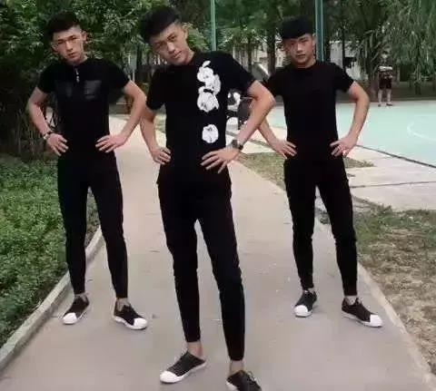 女生喜欢的男生穿衣打扮 男生穿衣搭配技巧