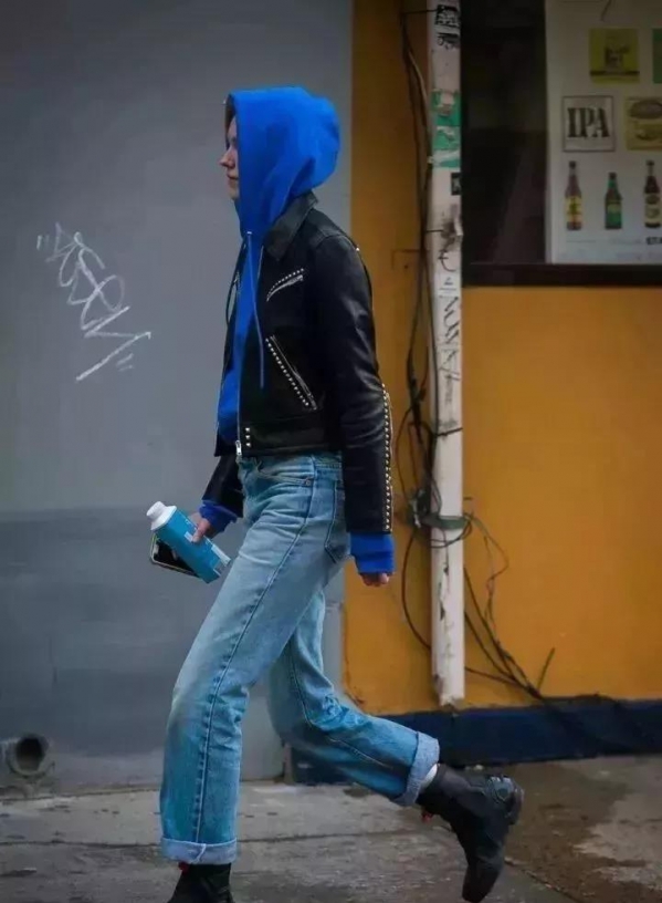 女生卫衣怎么搭配好看 卫衣怎么搭配下身好看