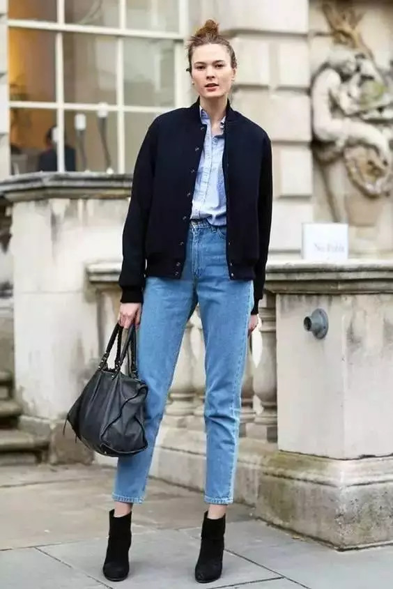 秋冬女生短靴与配什么裤子 秋冬女生短靴怎么搭配衣服
