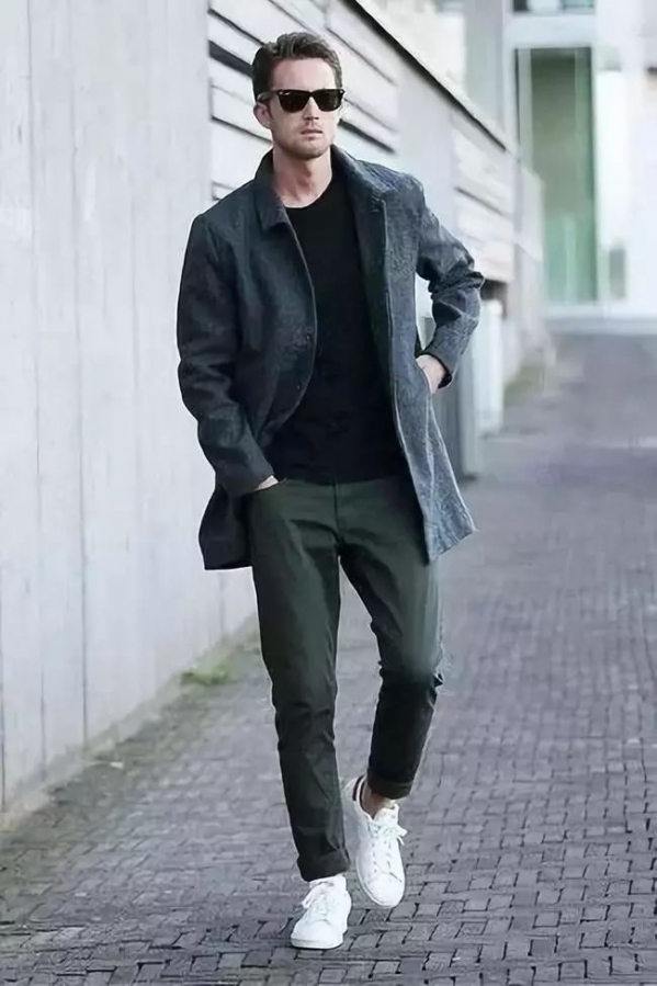 男士大衣怎么搭配好看 秋冬男生穿什么衣服怎么搭配