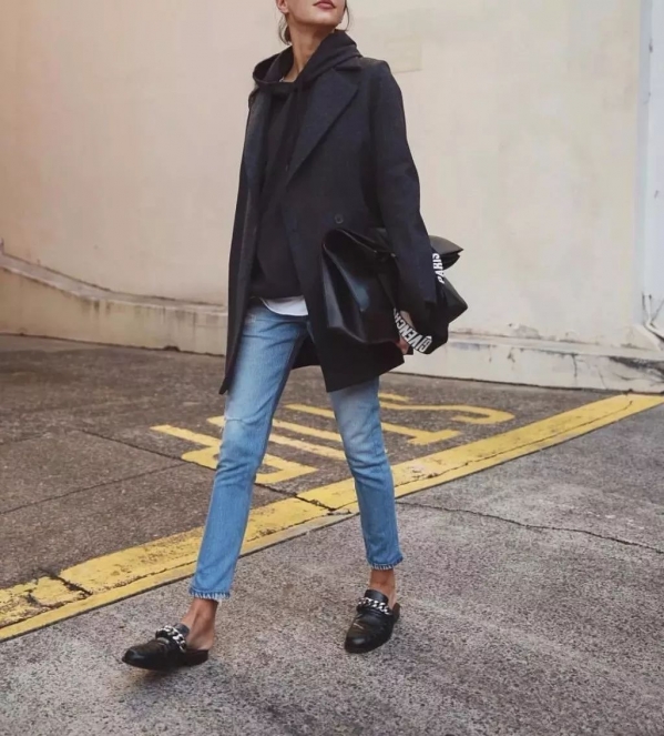 女生秋冬卫衣怎么搭配好看 卫衣怎么叠穿好看