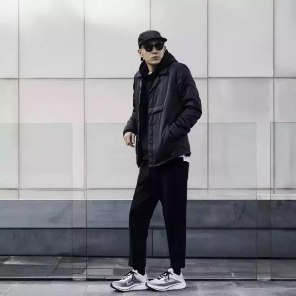 男生冬天黑色衣服怎么搭配 男生冬天黑色好看吗