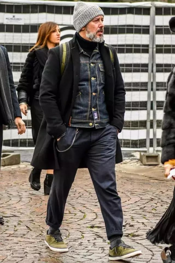 男生冬天黑色衣服怎么搭配 男生冬天黑色好看吗