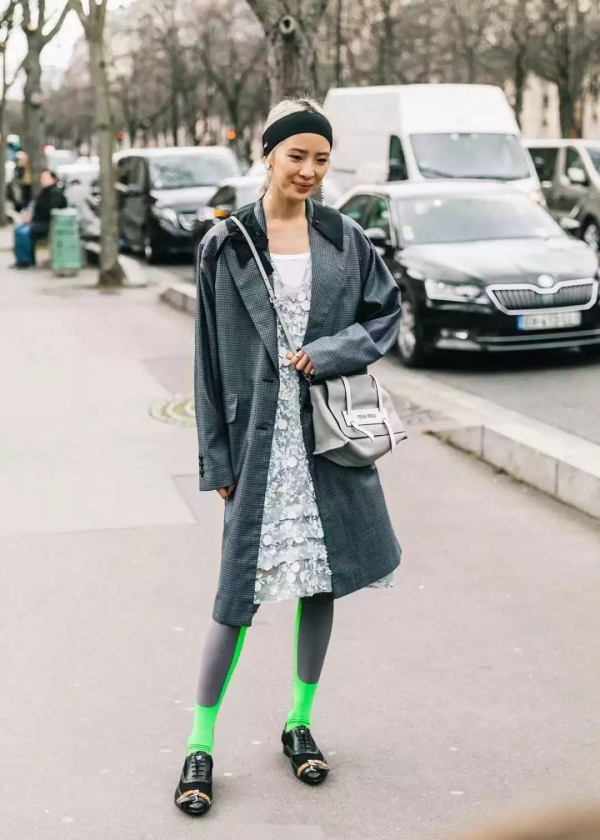女生大衣里面穿什么好看 大衣里面搭配什么衣服好看