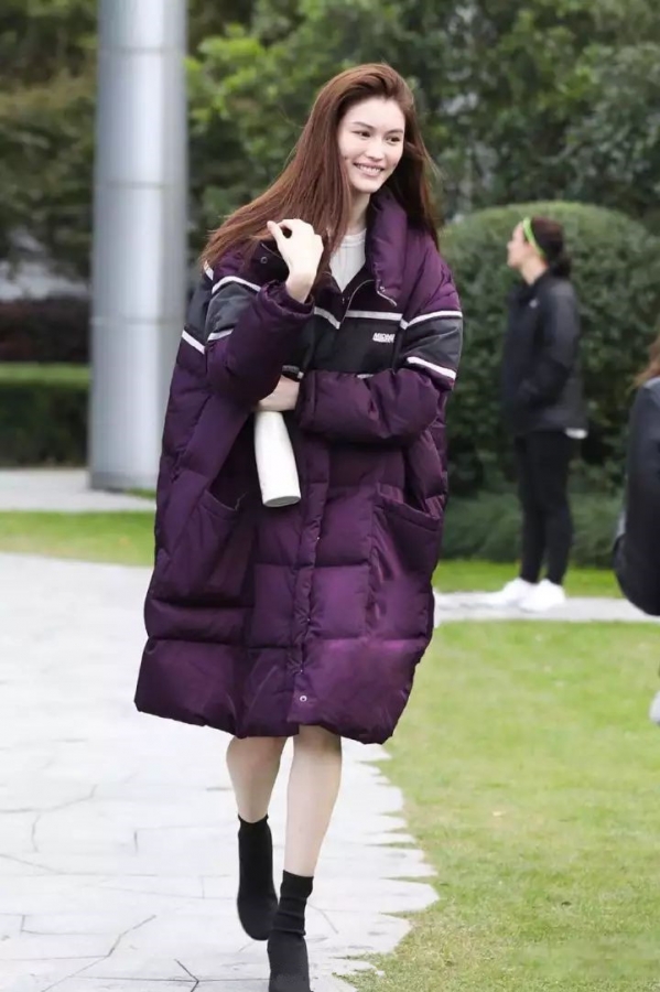 哪些羽绒服穿着好看 今年流行什么羽绒服女