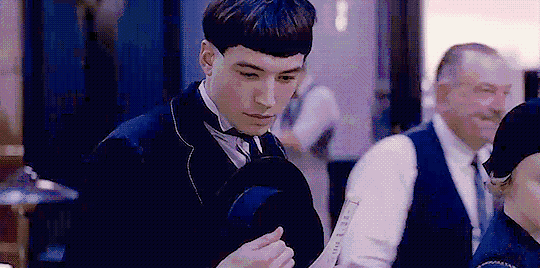 ezra miller 女装 ezra miller 壁花少年