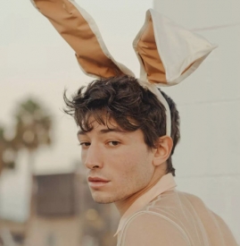 ezra miller 女装 ezra miller 壁花少年