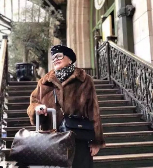 服不服，这些爷爷奶奶级的时尚icon才是穿搭灵感缪斯