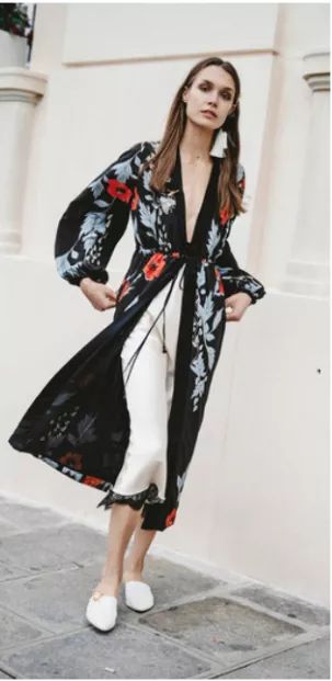 夏天穿什么颜色的衣服好看