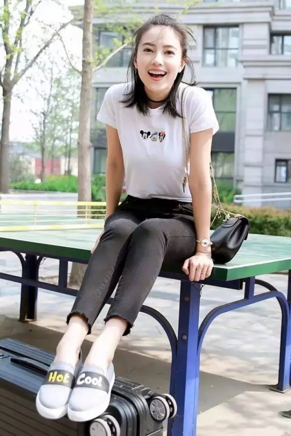 夏天怎么搭配衣服女生图片