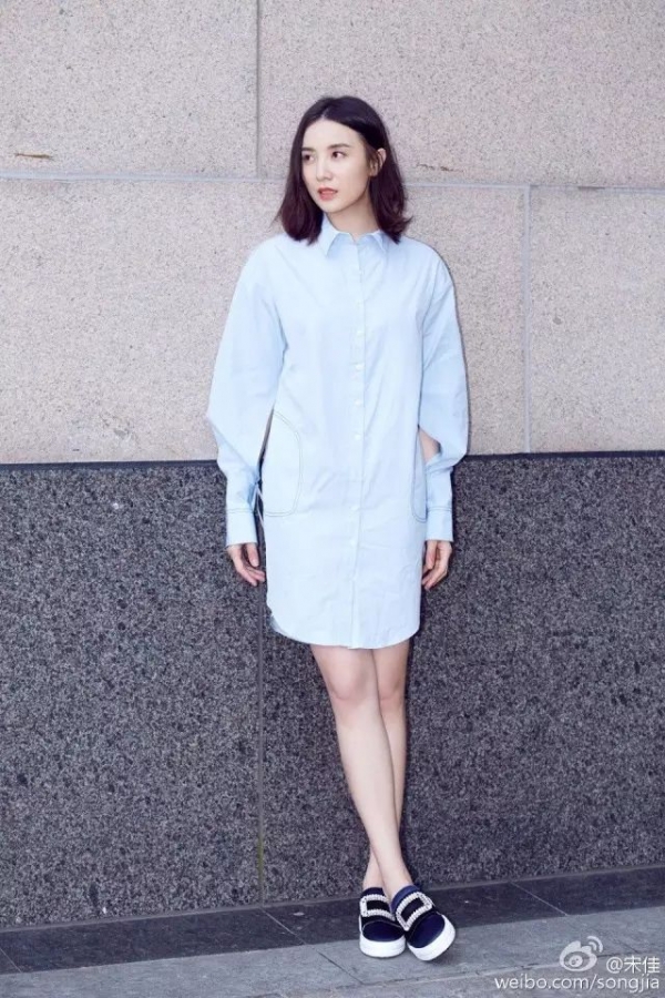 什么鞋子配连衣裙好看