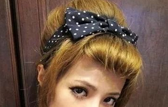 短烫发的简单扎法 短烫发的简单扎法图片