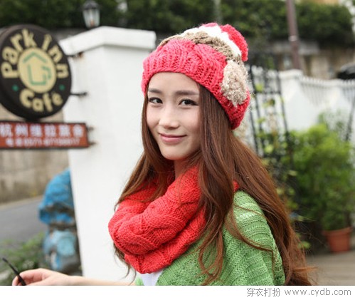 白色冬季的炫彩美搭