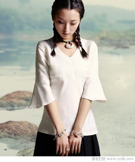 喇叭袖美衫为你增添女人味