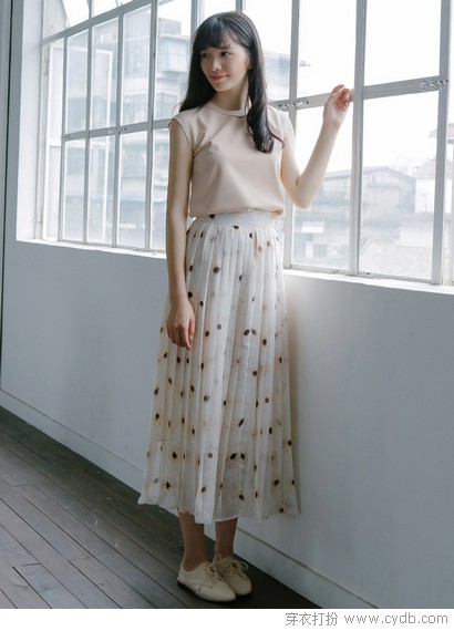 男人都穿女装了 你还当女汉子吗