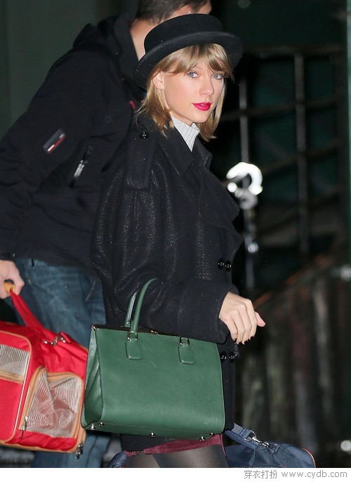 霉霉Taylor Swift街拍启发“双蛋”装扮