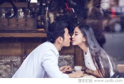 就这样被捧在手心里