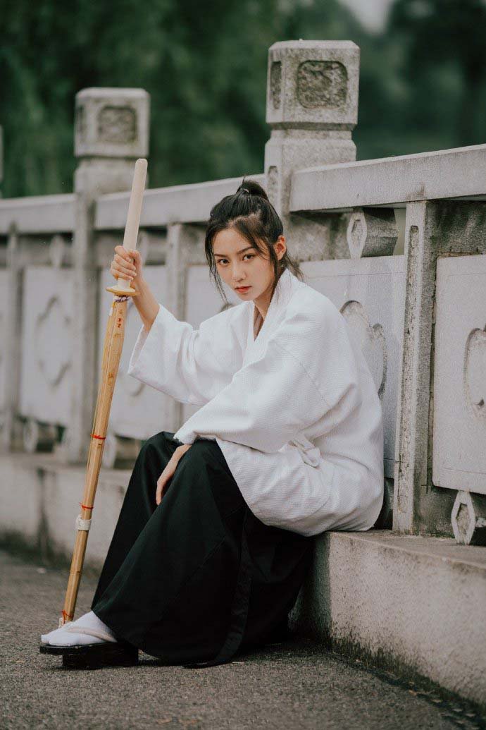 日系剑道少女英姿飒爽写真图片
